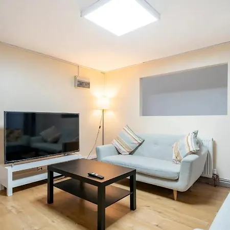 Pleasant In Near Center Homestay Birmingham